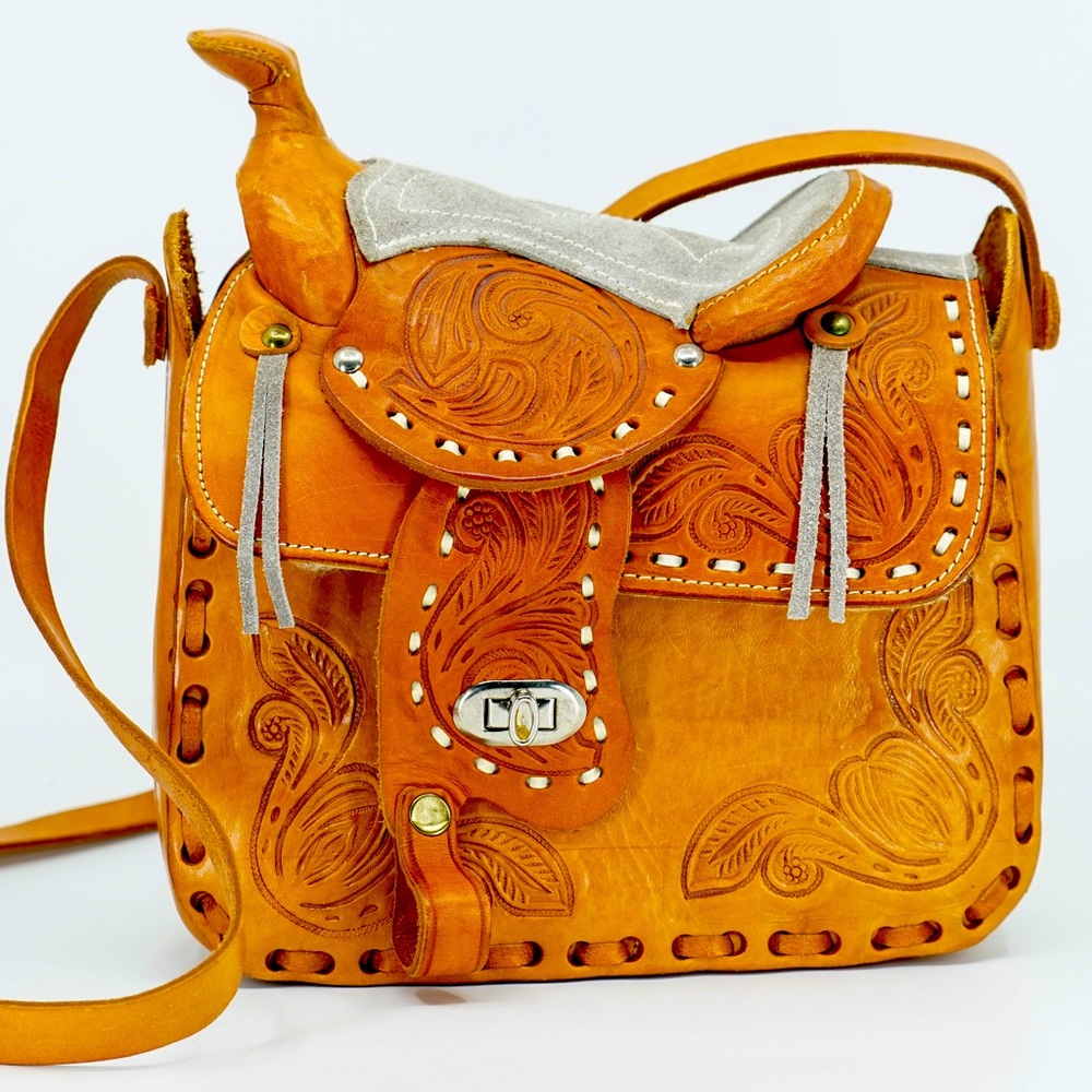 1970s VINTAGE Hand Tooled Leather Rockabilly Western Tan Saddle Crossbody Bag